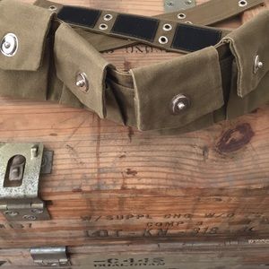 1 Army Utilty Belt with 4 Small Pouches (Medium).